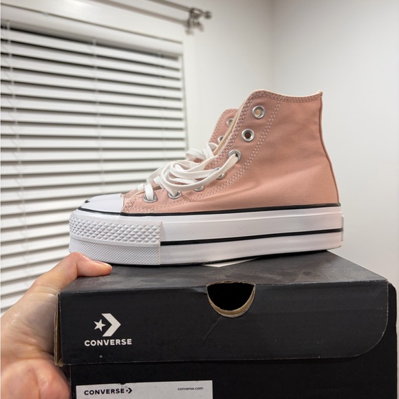 Converse Women's Light Pink High-Tops Platform BNIB - Picture 2 of 8